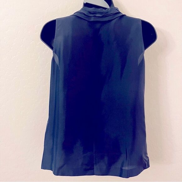 J Crew 100% Silk Navy Blue V Neck Ruffle Sleeveless Feminine Popover Blouse XS 0 - Picture 5 of 9